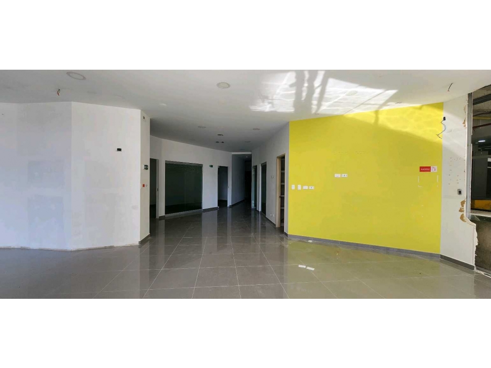 Local comercial de 200 Mts sector Clinicas