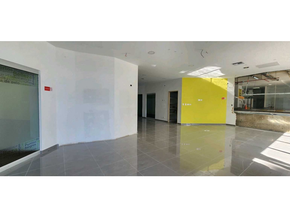 Local comercial de 200 Mts sector Clinicas — foto 2