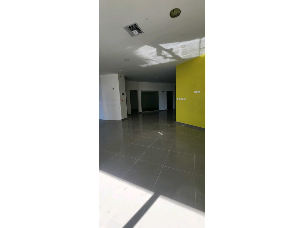 Local comercial de 200 Mts sector Clinicas — foto 3