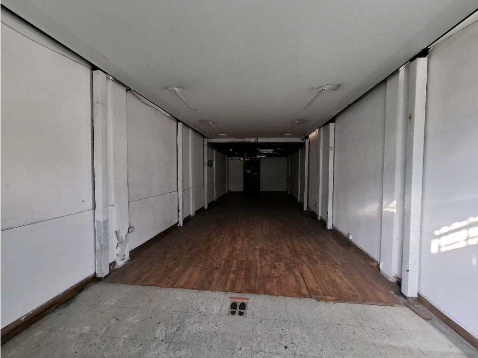 LOCAL COMERCIAL DISPONIBLE PARA RENTA - 1