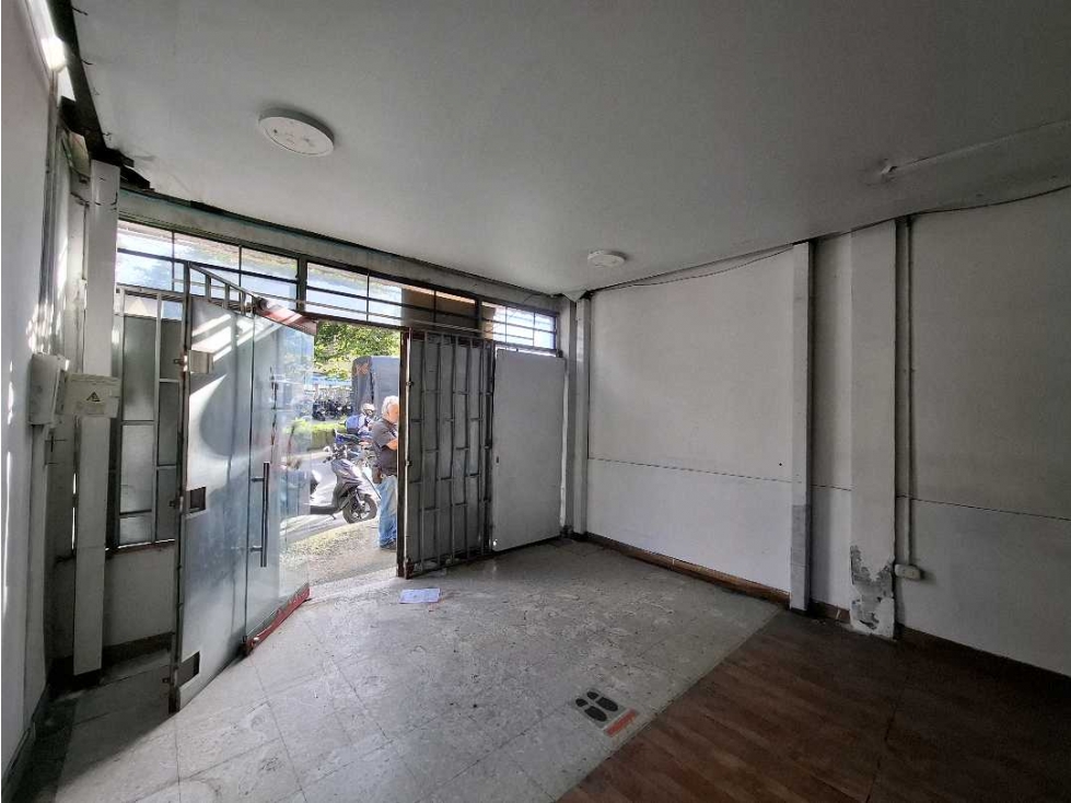 LOCAL COMERCIAL DISPONIBLE PARA RENTA - 3