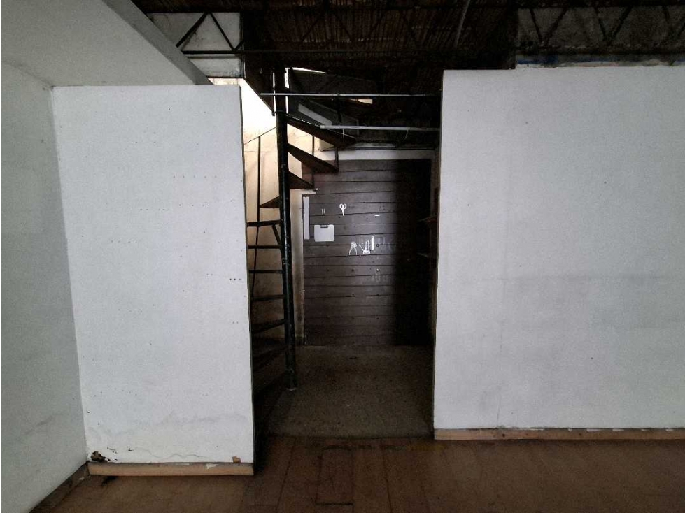 LOCAL COMERCIAL DISPONIBLE PARA RENTA - 4