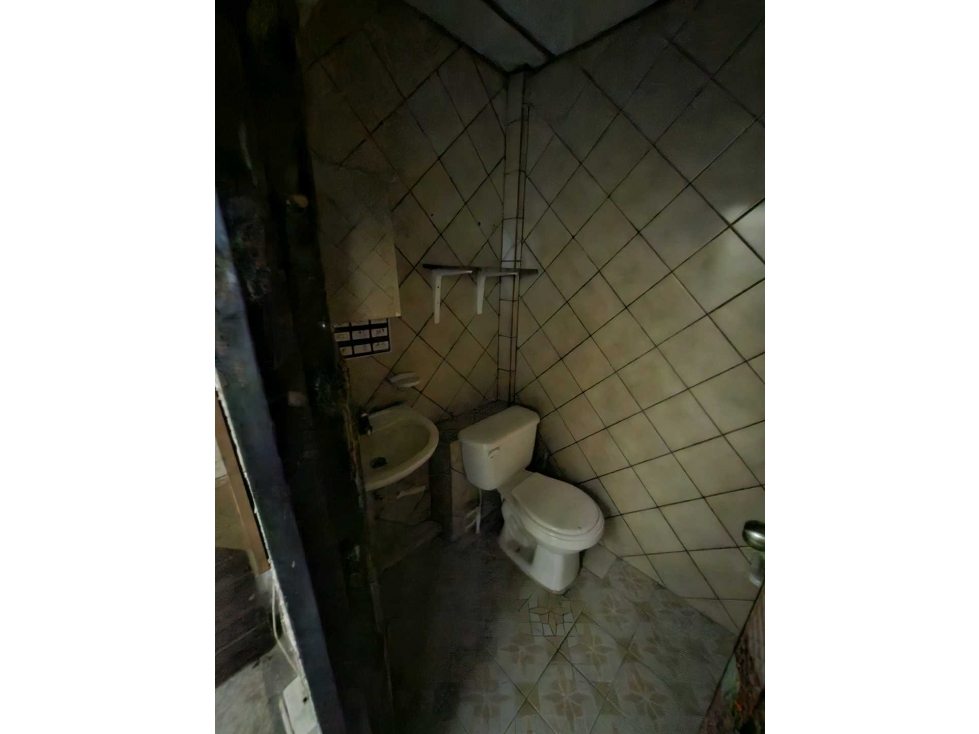 LOCAL COMERCIAL DISPONIBLE PARA RENTA - 5
