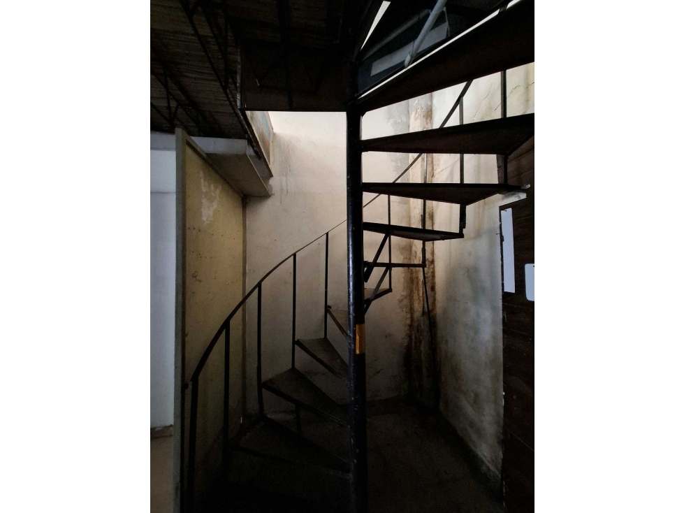 LOCAL COMERCIAL DISPONIBLE PARA RENTA - 6