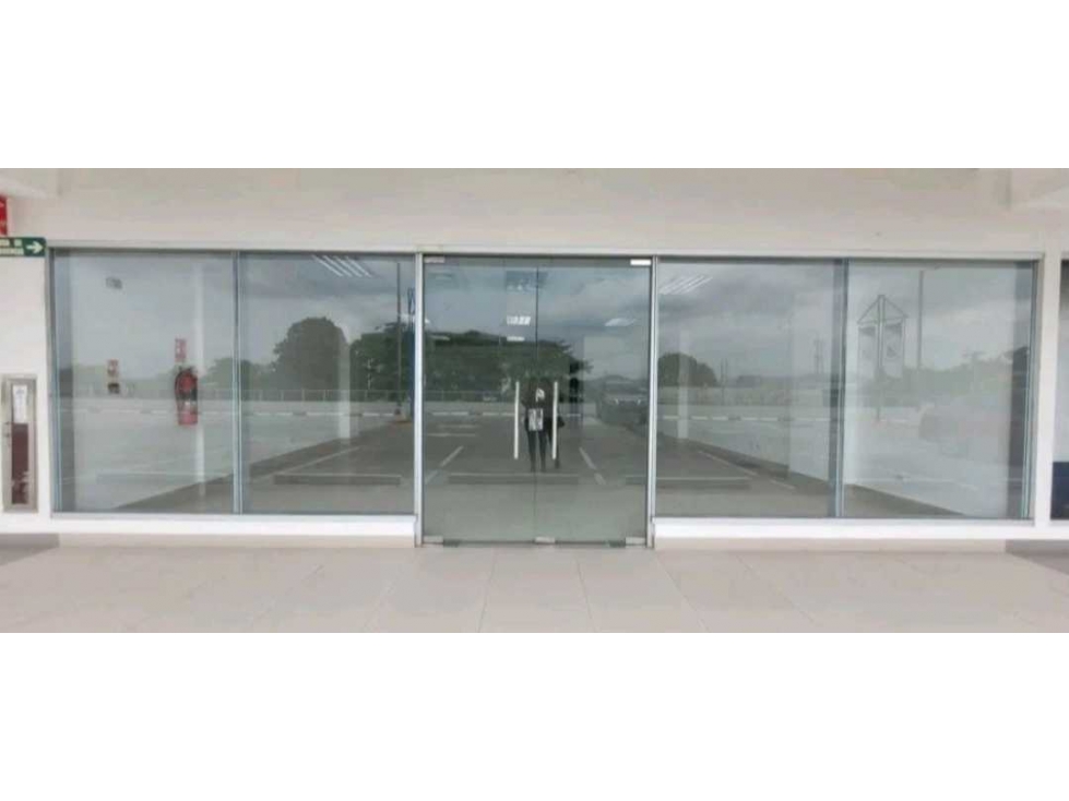 LOCAL COMERCIAL EN PLAZA TERRAZAS DE ALBROOK 109M2 PLANTA BAJA — foto 2