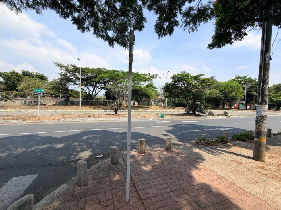 LOCAL COMERCIAL EN ALQUILER CALI AL ORIENTE BARRIO ULPIANO LLOREDA — foto 2
