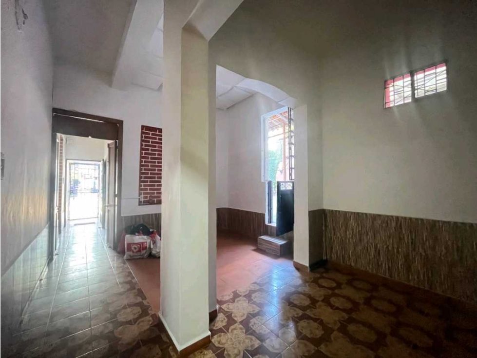 Local comercial en arriedo buenos aires parte baja al lado del tranvia
