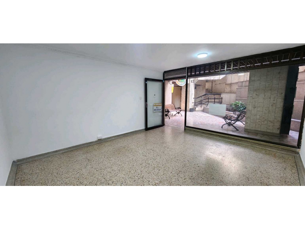 Local Comercial en ARRIENDO — foto 3