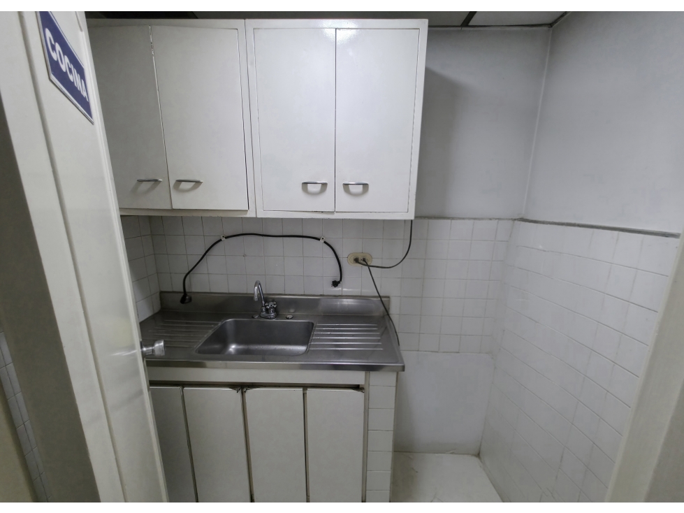 EN VENTA LOCAL COMERCIAL EN EL CENTRO DE MEDELLIN PISO 1