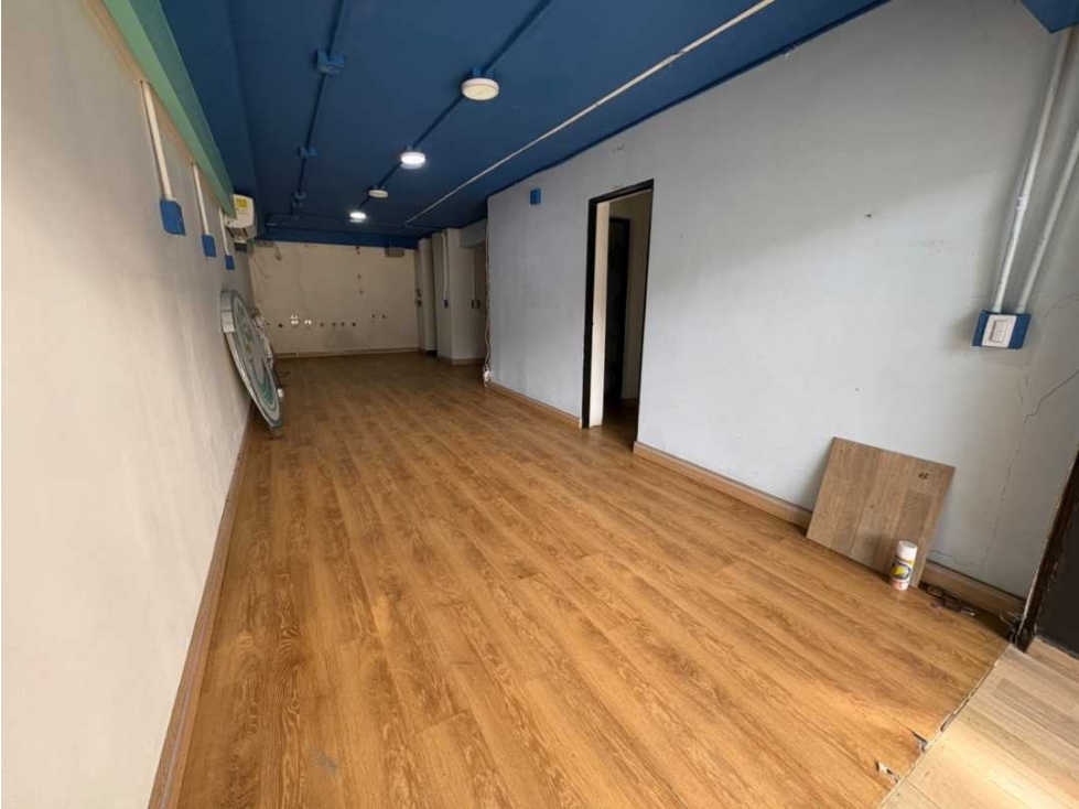 Local comercial en arriendo La Floresta vía principal