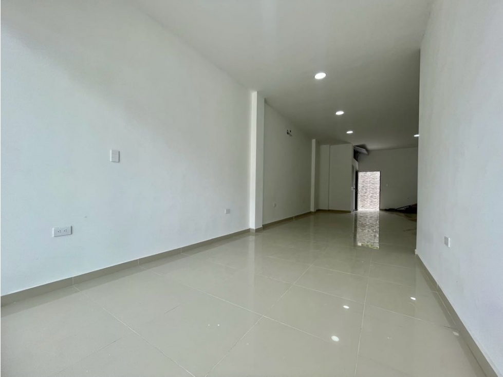 Local comercial en arriendo sobre la avenida del rio Santa Marta - 3