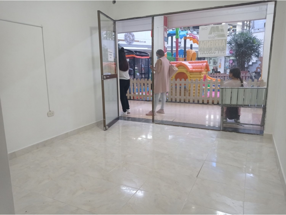 LOCAL COMERCIAL EN CENTRO COMERCIAL LA CONVENCION — foto 5