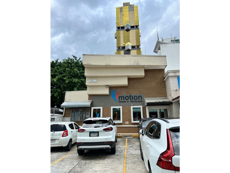 Local Comercial en Obarrio 180m² Techos Altos y Amplios Espacios — foto 6