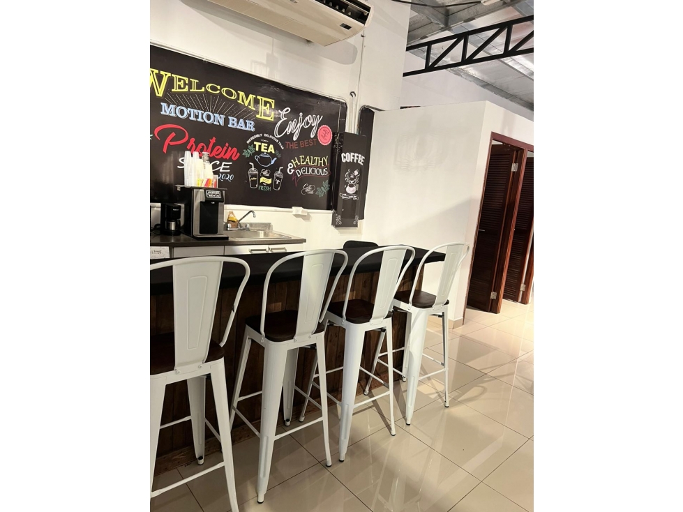 Local Comercial en Obarrio 180m² Techos Altos y Amplios Espacios — foto 4