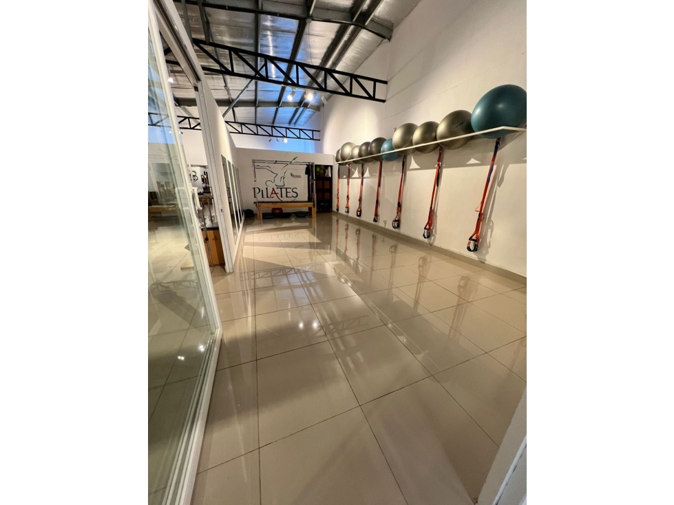 Local Comercial en Obarrio 180m² Techos Altos y Amplios Espacios — foto 5