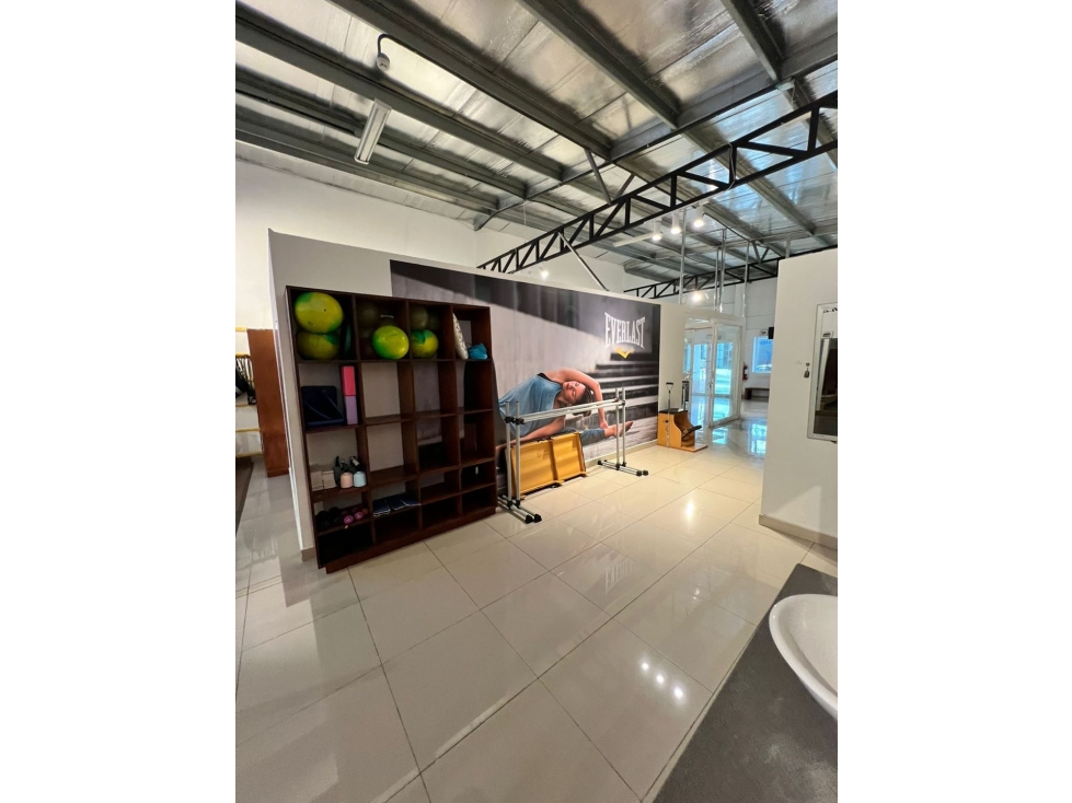 Local Comercial en Obarrio 180m² Techos Altos y Amplios Espacios