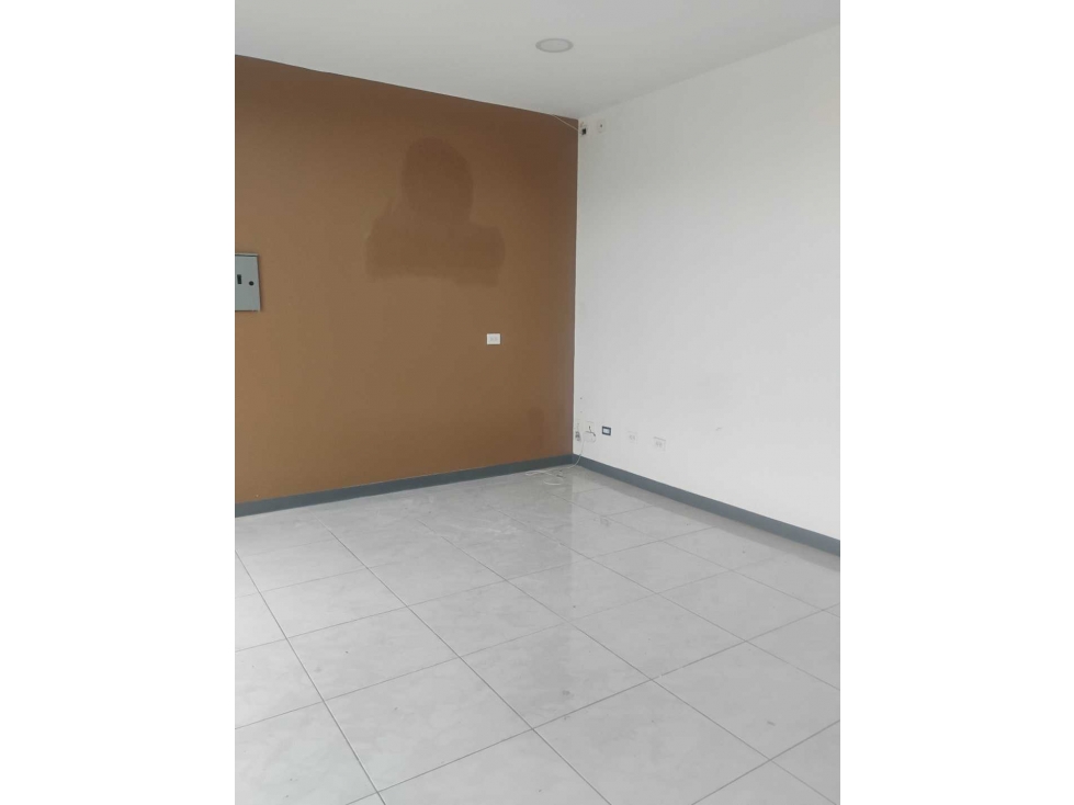 LOCAL COMERCIAL EN RENTA PLAZA COMERCIAL SORIANA EN SANTIAGO - 2