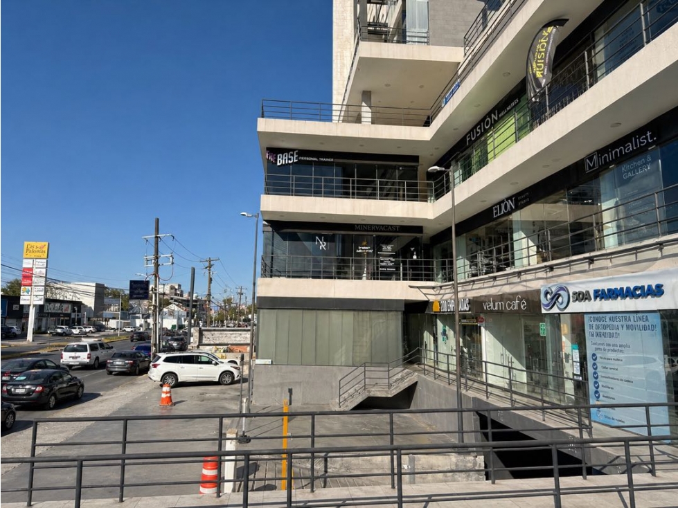 Local Comercial en Renta sobre Alfonso Reyes, Contry, Monterrey NL — foto 2