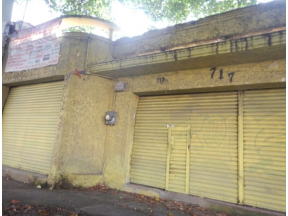 Local Comercial en Venta, 784 m² en Quinta Velarde, Guadalajara - 1