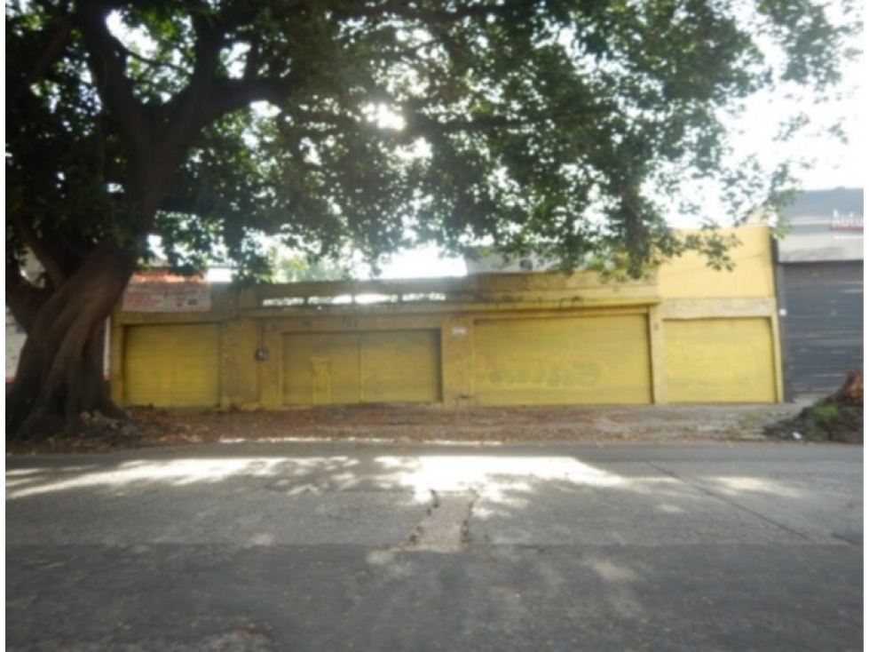 Local Comercial en Venta, 784 m² en Quinta Velarde, Guadalajara - 2