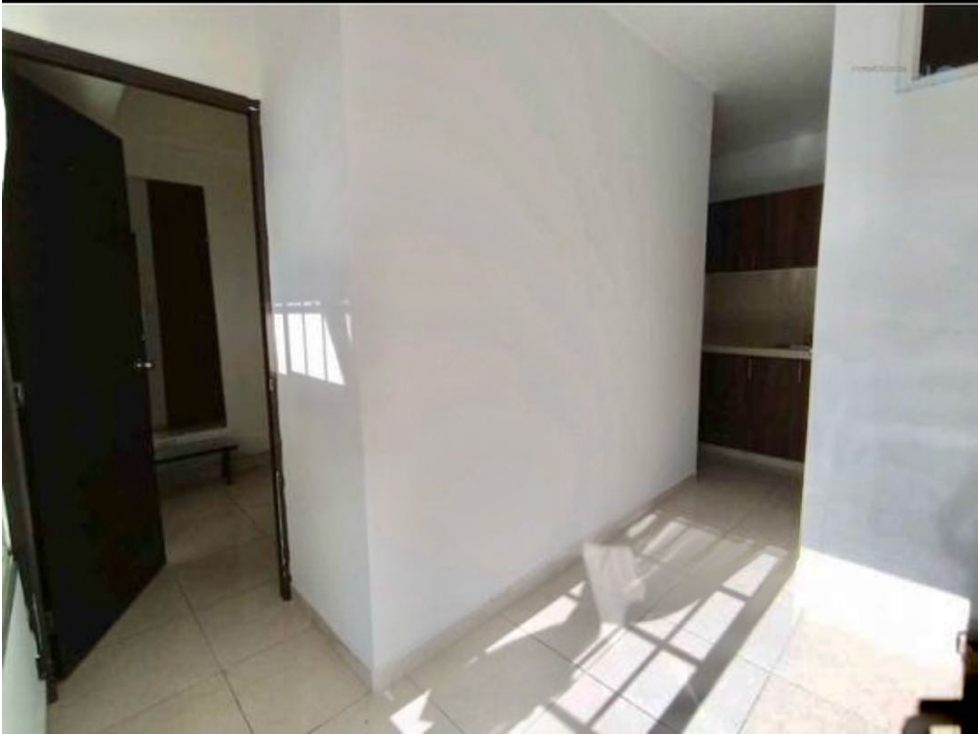 LOCAL O APARTAESTUDIO EN VENTA DE 2 AMBIENTES CALARCA BARRIO VERACRUZ - 4