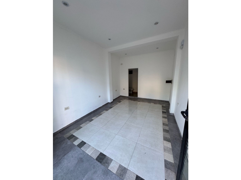 LOCAL COMERCIAL EN VENTA EXCELENTE INVERSIÓN - 4