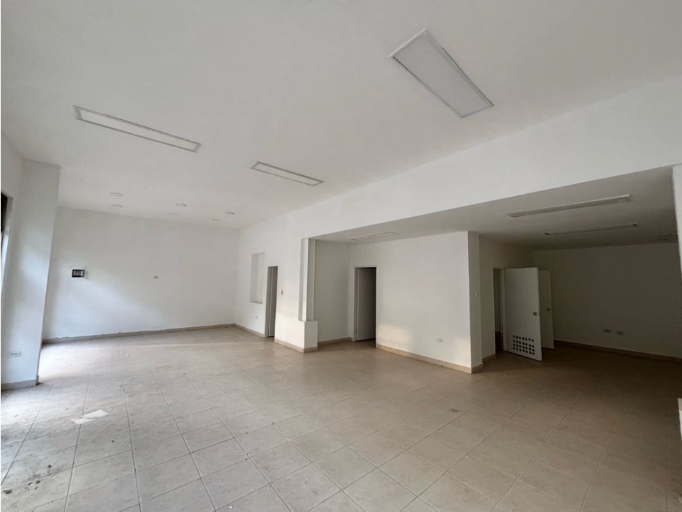 LOCAL COMERCIAL EN ZONA CENTRO CONCURRIDA.