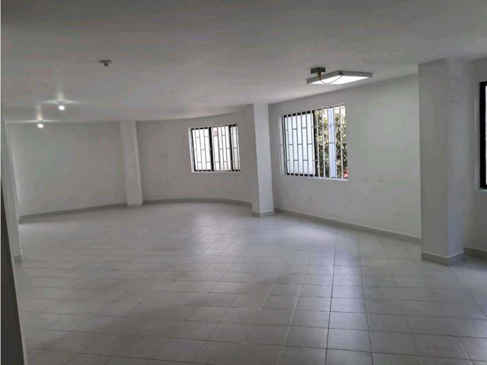 Local comercial Envigado cerca al parque 140mts2