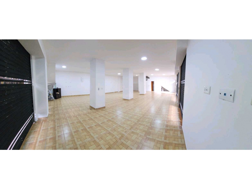 Local comercial esquinero en arriendo calasanz santa lucia