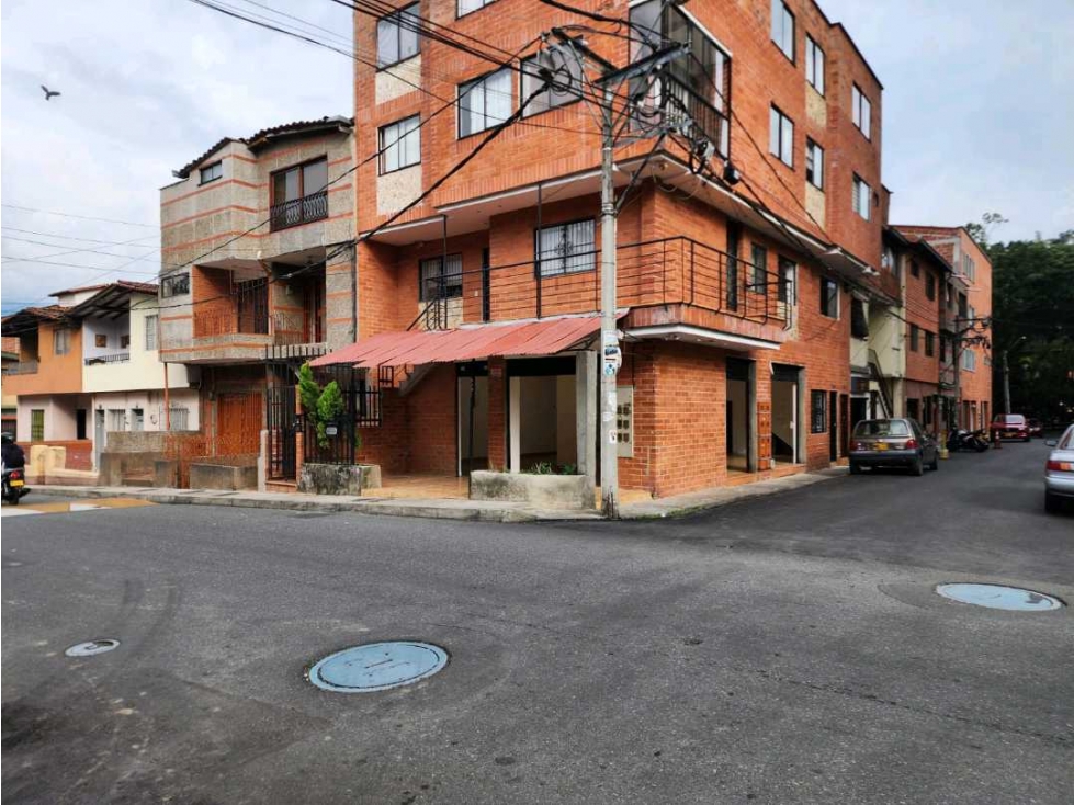 Local comercial esquinero en arriendo calasanz santa lucia — foto 2