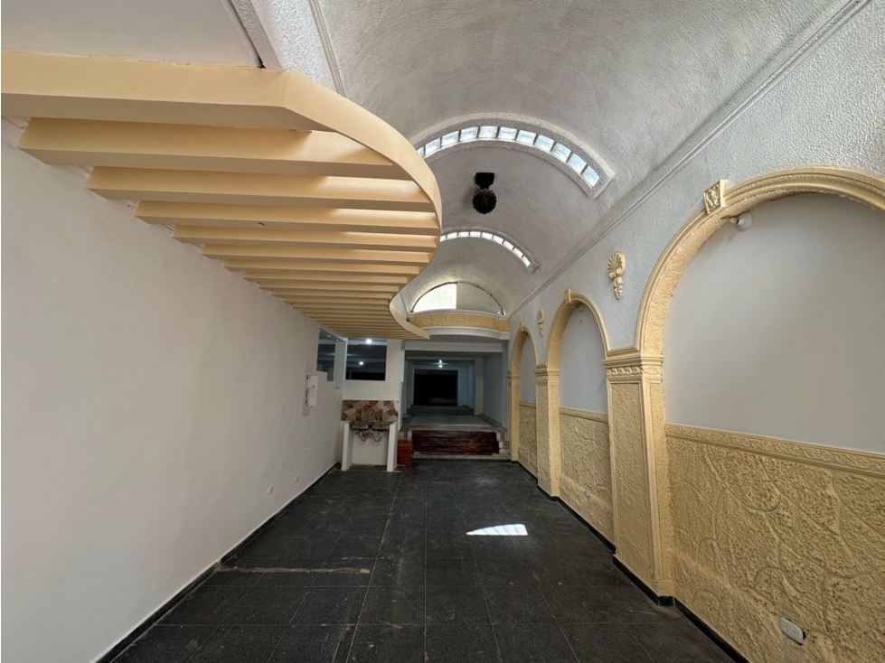 LOCAL COMERCIAL PARA ALMACÉN DE CADENA O GASTROBAR EN ARRIENDO CL 82