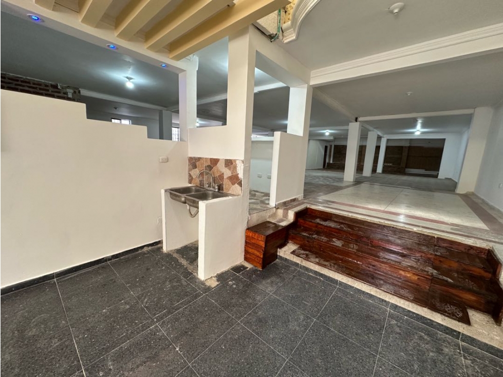 LOCAL COMERCIAL PARA ALMACÉN DE CADENA O GASTROBAR EN ARRIENDO CL 82 — foto 2