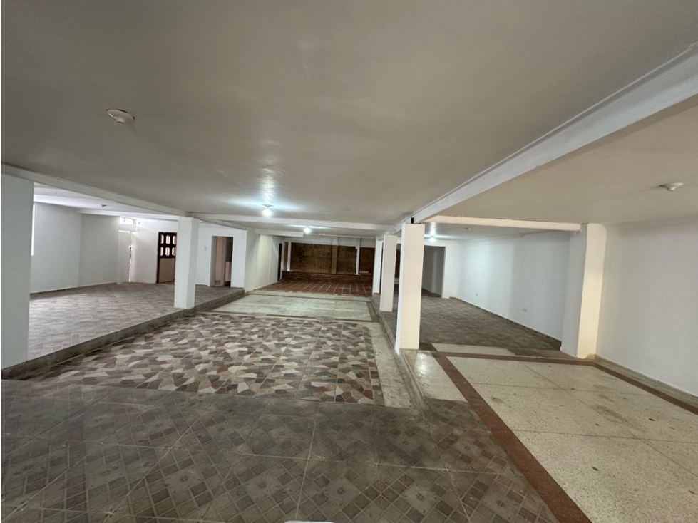 LOCAL COMERCIAL PARA ALMACÉN DE CADENA O GASTROBAR EN ARRIENDO CL 82 — foto 3