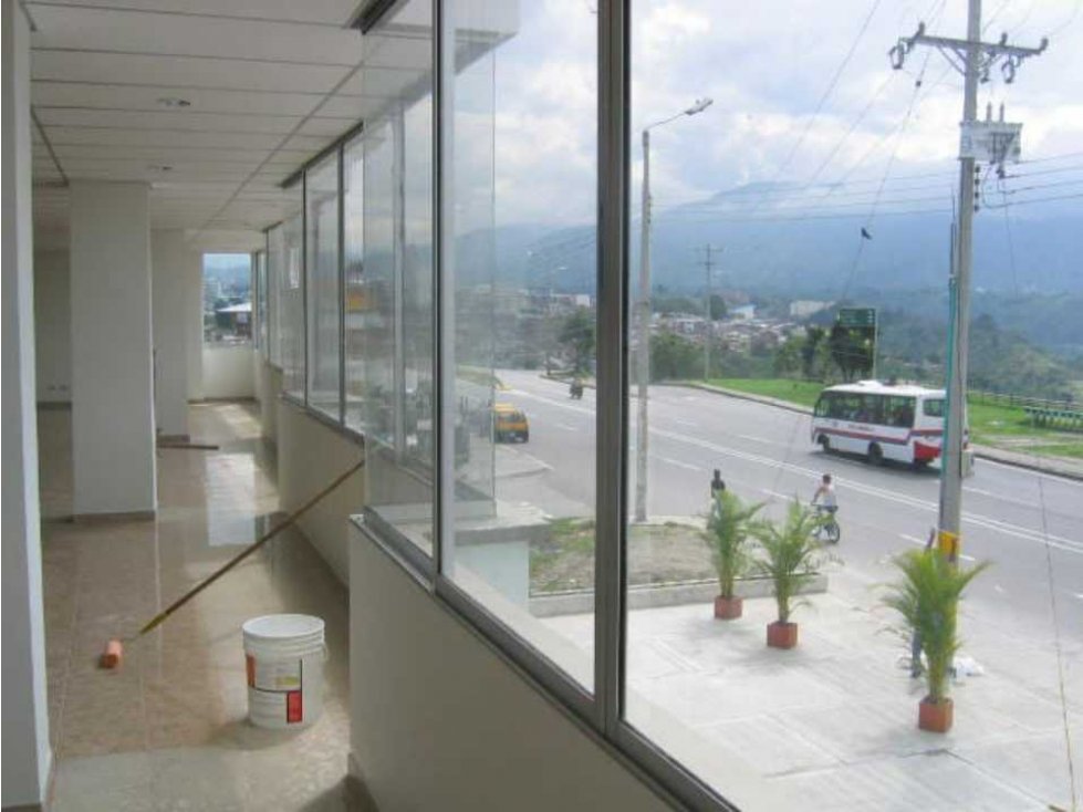 Local comercial para la venta con bahia de parqueadero - 2