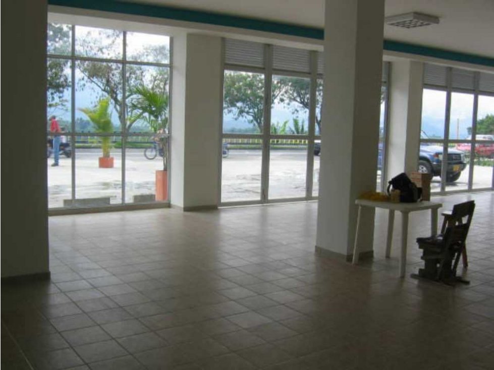 Local comercial para la venta con bahia de parqueadero - 5
