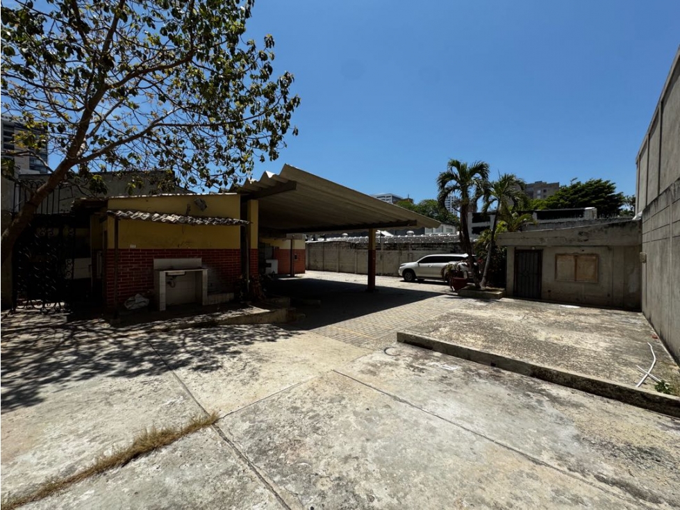 LOCAL COMERCIAL PARA OFICINA CON PATIO Y PARQUEADEROS — foto 6