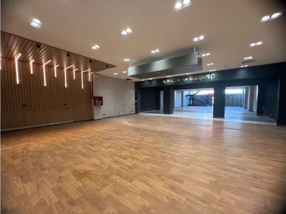 Local comercial para showroom sobre Avda España - 680m2 construido - 2