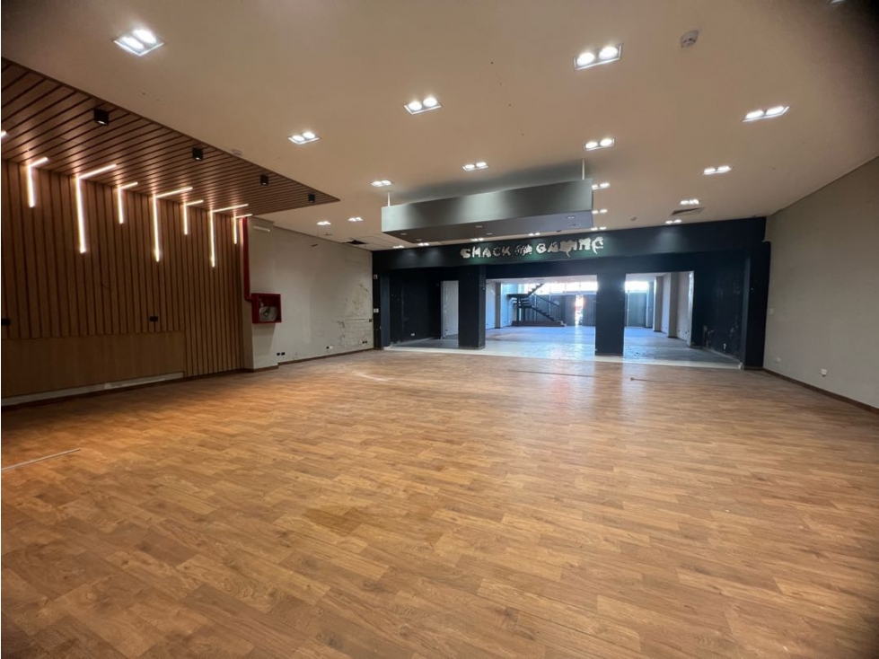 Local comercial para showroom sobre Avda España - 680m2 construido - 4