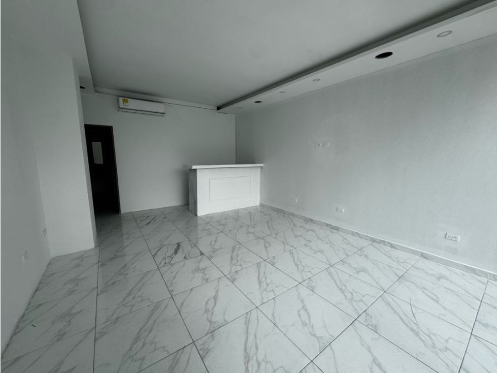 LOCAL COMERCIAL PELUQUERIA SPA ODONTOLOGIA SOBRE LA 93 HOTEL MOVICH — foto 2