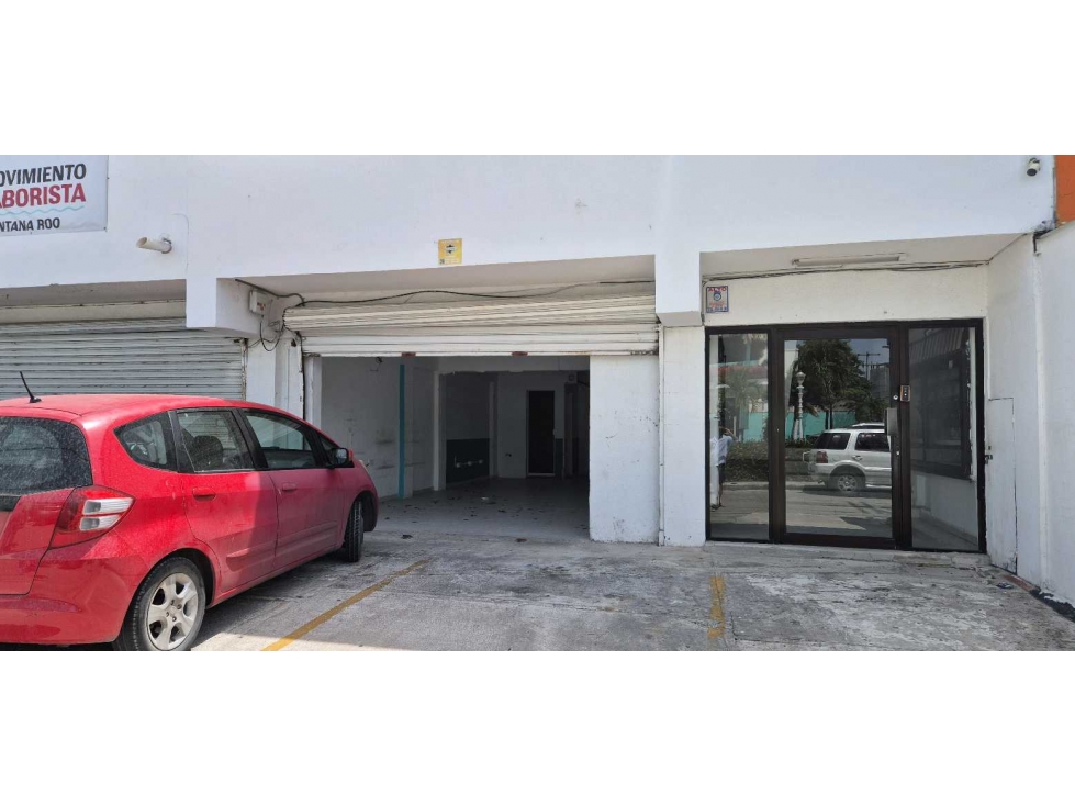 Se renta Local comercial de150m2 a pasos Av. XCARET - Cancún - 2