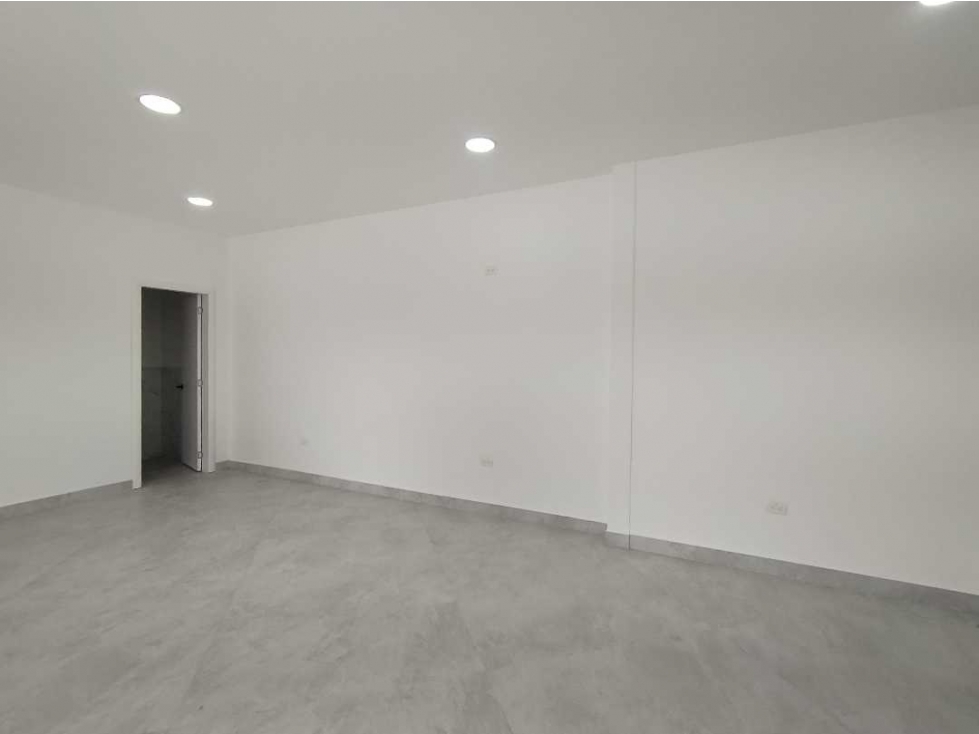 Local Comercial Renta, Sector Calderón, con 35m2, 1 baño, 1 parqueader - 5