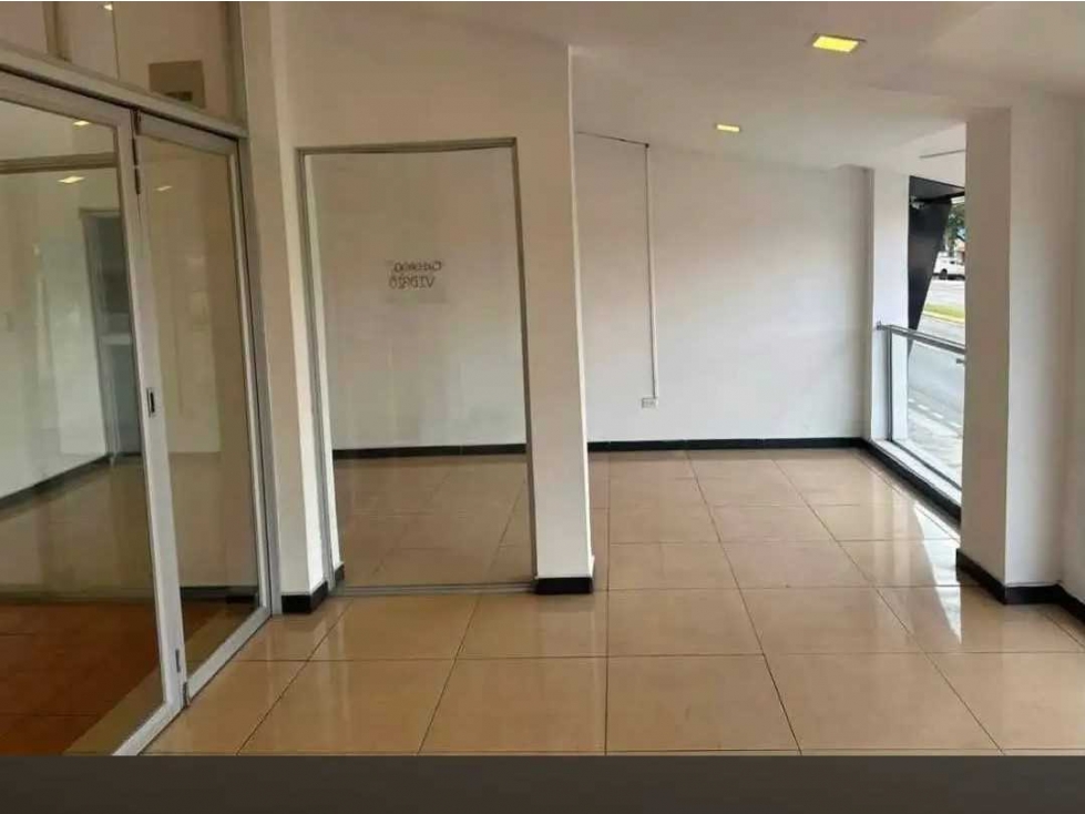 Local Comercial en Renta, Sector Tumbaco, 100m2, 2 baños - 2