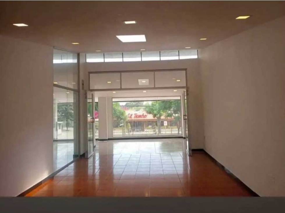 Local Comercial en Renta, Sector Tumbaco, 100m2, 2 baños - 4