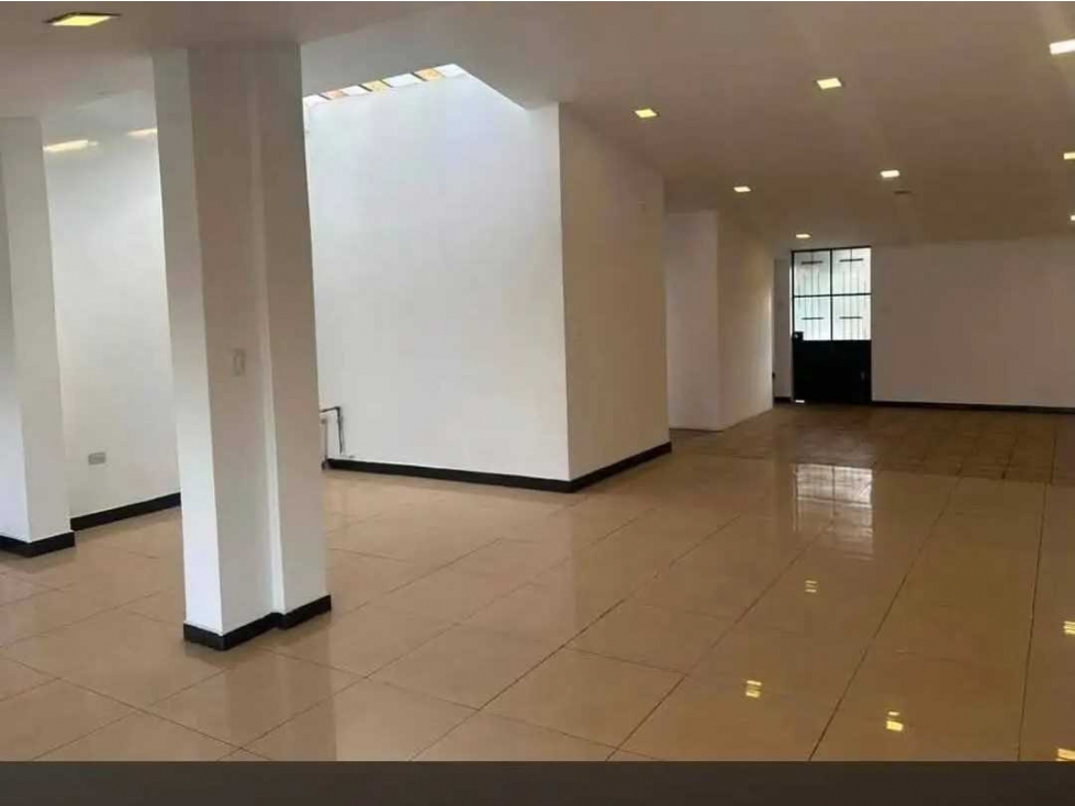 Local Comercial en Renta, Sector Tumbaco, 100m2, 2 baños - 5
