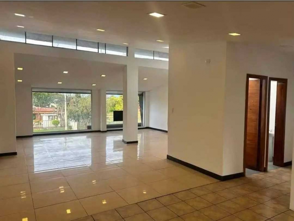 Local Comercial en Renta, Sector Tumbaco, 100m2, 2 baños - 6