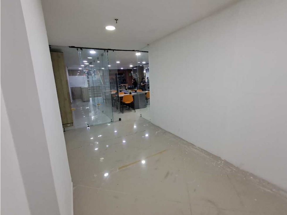 Local comercial Sabaneta sector Aves María - Iva incluido — foto 4