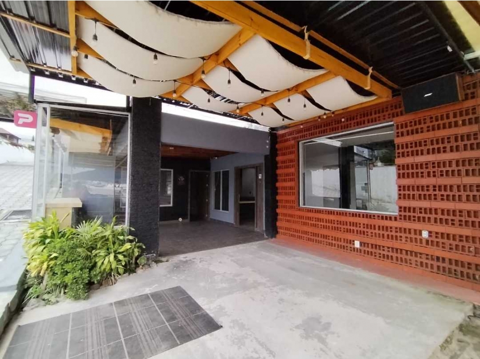 Local Comercial, Sector Cumbayá, con 200M2 y 30 Parqueaderos - 1