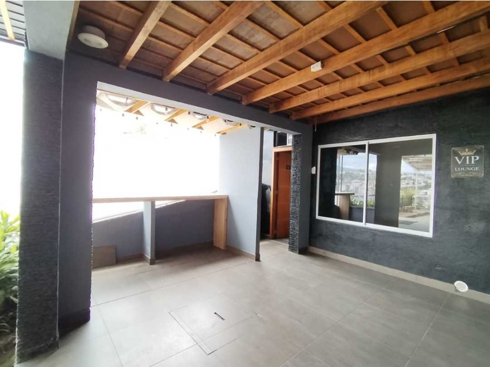 Local Comercial, Sector Cumbayá, con 200M2 y 30 Parqueaderos - 2