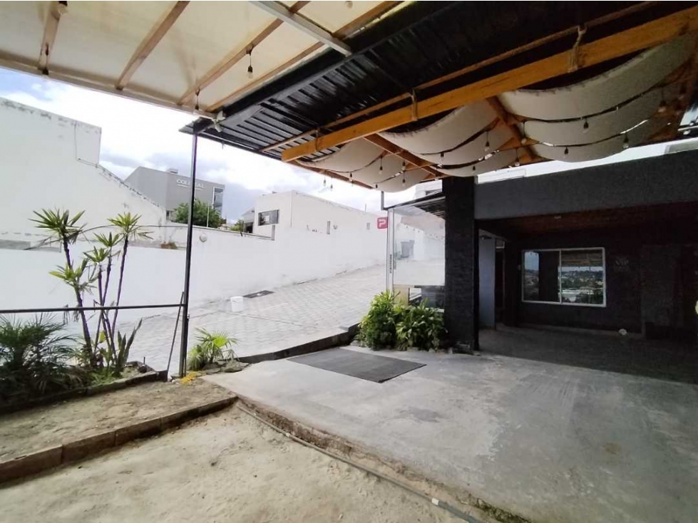 Local Comercial, Sector Cumbayá, con 200M2 y 30 Parqueaderos - 3