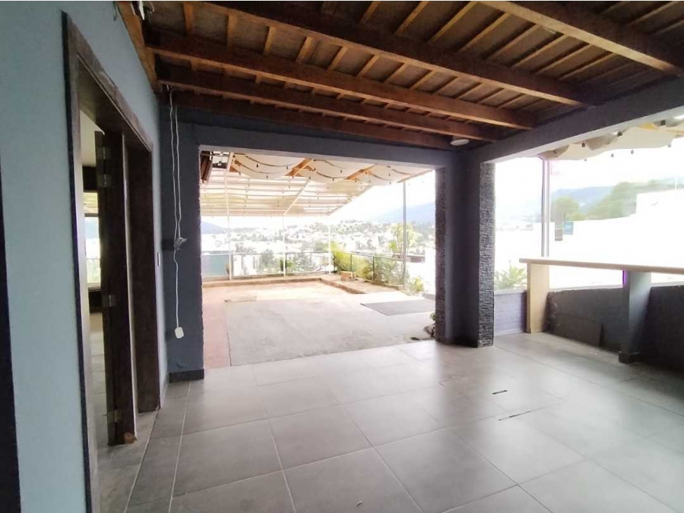 Local Comercial, Sector Cumbayá, con 200M2 y 30 Parqueaderos - 4